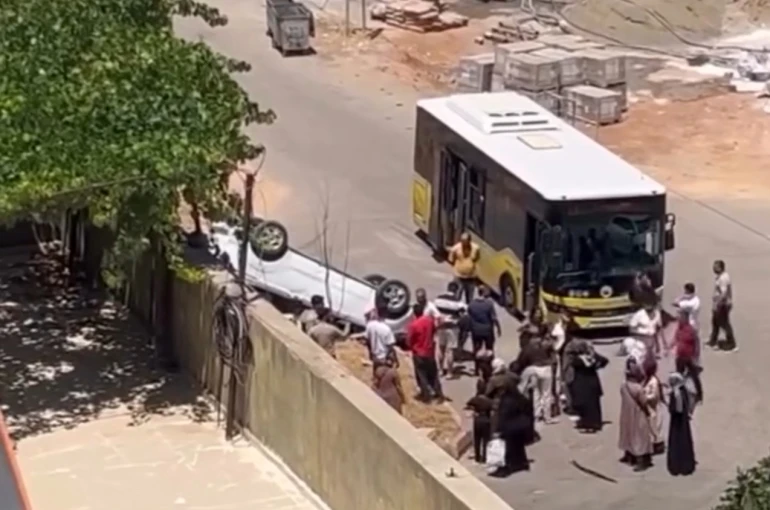 Siirt’te belediye otobüsü ile hafif ticari araç çarpıştı: 1 yaralı