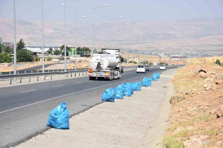 Siirt’te çevre yolunda kapsamlı temizlik mesaisi
