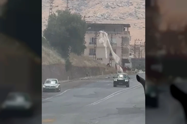 Siirt’te elektrik direğinde çıkan yangın paniğe neden oldu