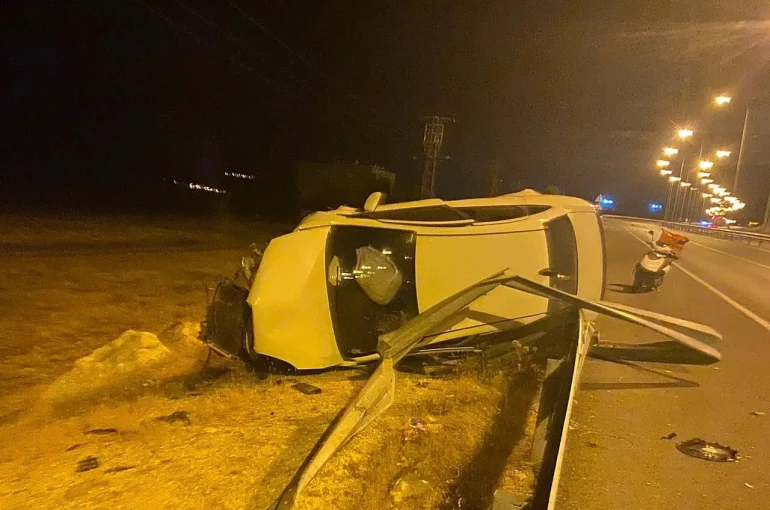 Siirt’te hafif ticari araç takla attı, sürücü kazayı yara almadan atlattı