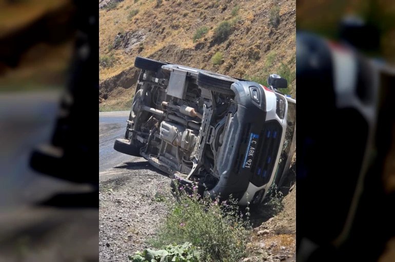 Siirt’te hastaya giden ambulans devrildi