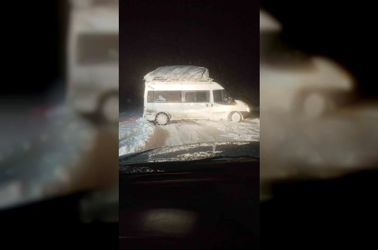 Siirt’te mahsur kalan 22 vatandaş, 3 saatlik çalışmanın ardından kurtarıldı