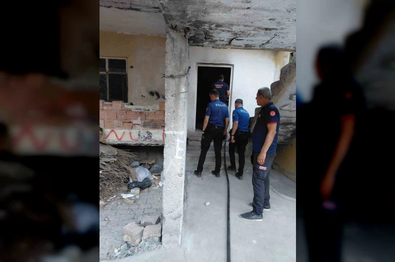 Siirt’te metruk binada yangın