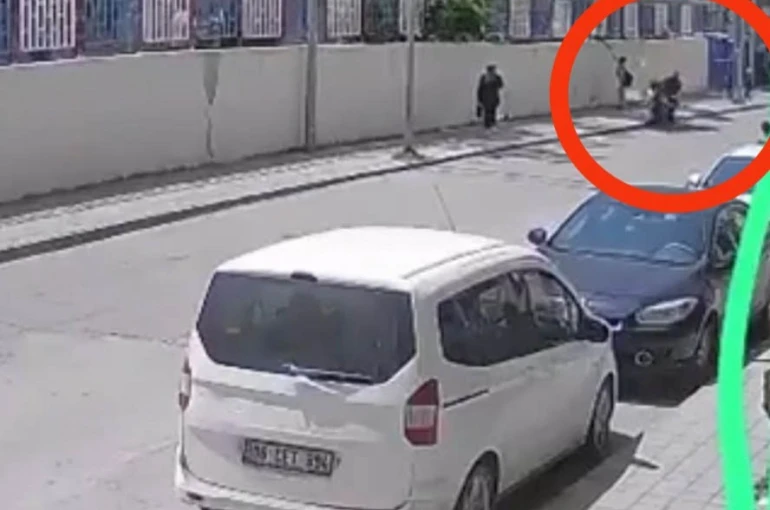 Siirt’te motosikletin çarptığı 10 yaşındaki çocuk ağır yaralandı