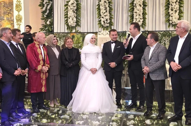 Sıla Kınalı ile Mehmet Akif Dorman dünyaevine girdi