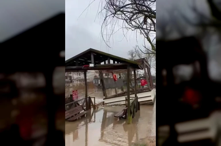 Şile’de sağanak su baskınlarına neden oldu