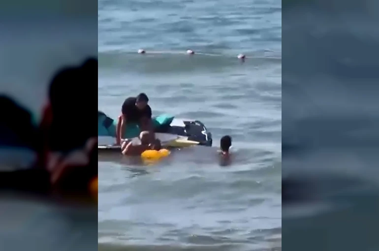 Silivri’de denizde boğulma tehlikesi geçiren vatandaş kurtarıldı