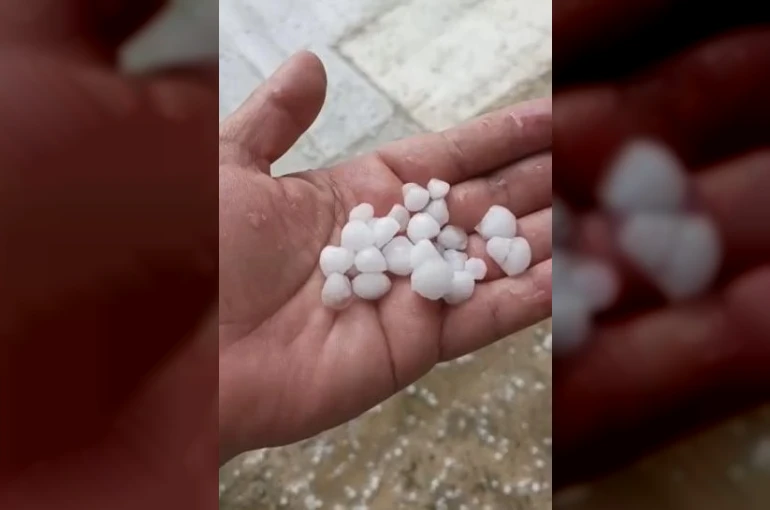 Silivri’de dolu yağışı etkili oldu