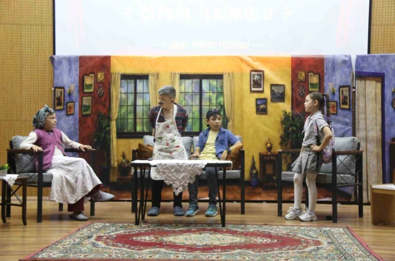 Simav’da "Aile" temalı tiyatro festivalinin ödül töreni düzenlendi