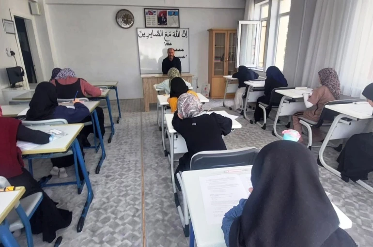 Simav’da "Çocuk İlmihali" bilgi yarışması yapıldı