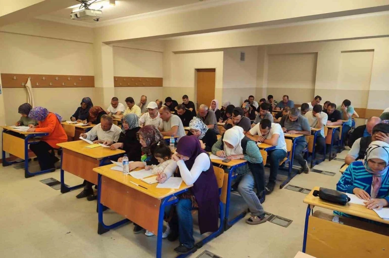 Simav’da Süt Sığırı Yetiştiricisi Kursu yoğun ilgi görüyor