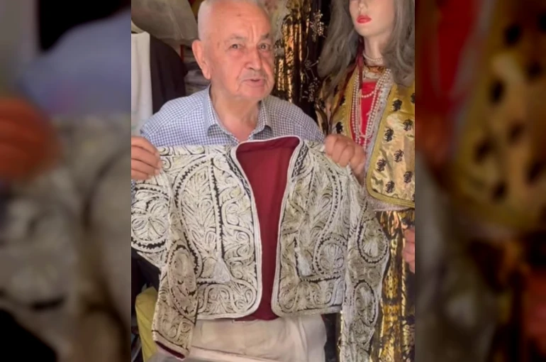 Simli gümüş iplikle işlenen nadide bir giysi ‘Sarka’