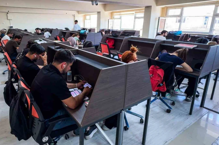 Sınav maratonundaki gençlere Turhal Belediyesi’nden modern çalışma merkezi