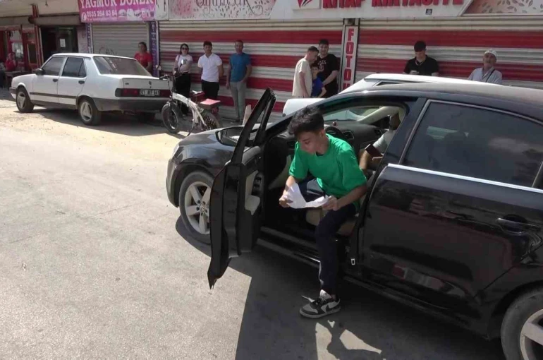 Sınava 1 dakika kala yetişti, aracının el frenini çekmeden araçtan fırlayıp okula koştu
