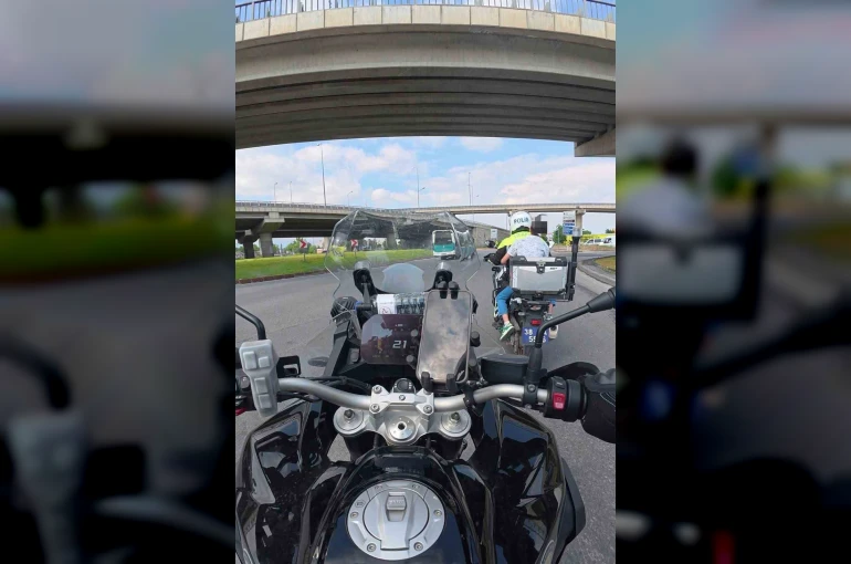 Sınava gireceği okulu karıştıran öğrenciyi motosikletli polisler yetiştirdi