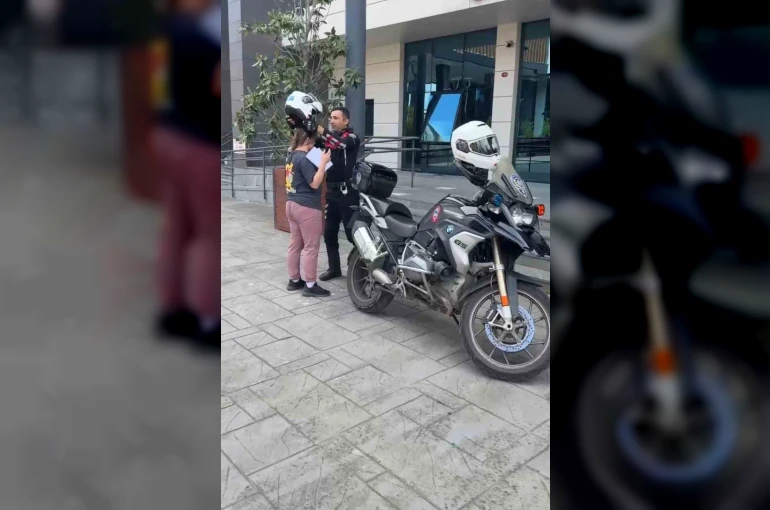 Sınava yetişemeyen adayın imdadına polis yetişti