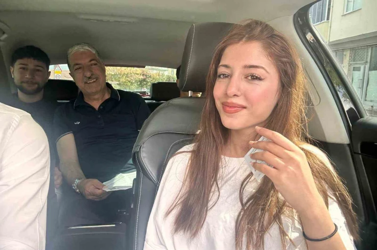 Sınava yetişmeye çalışan öğrenciler belediye başkanının makam aracıyla okula ulaştırıldı