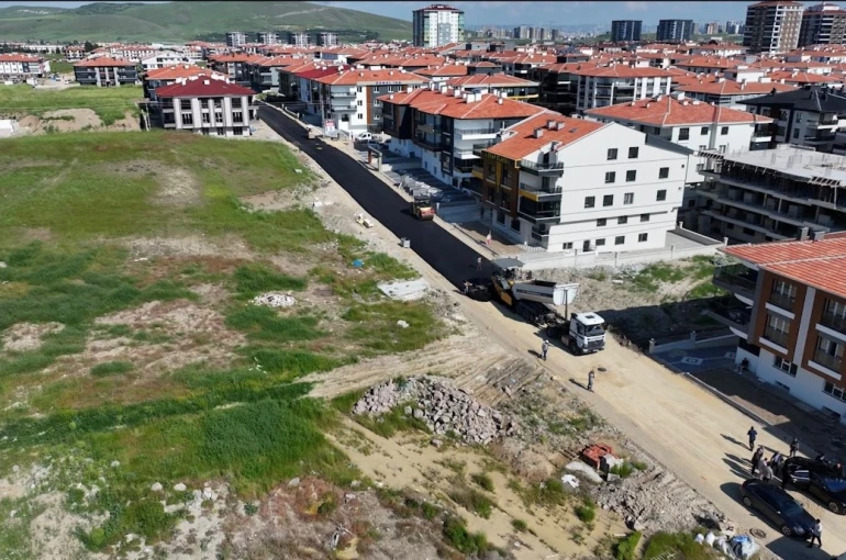 Sincan’da asfalt mesaisi hız kesmiyor