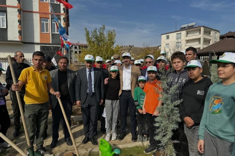 Sincik’te fidanlar toprakla buluştu