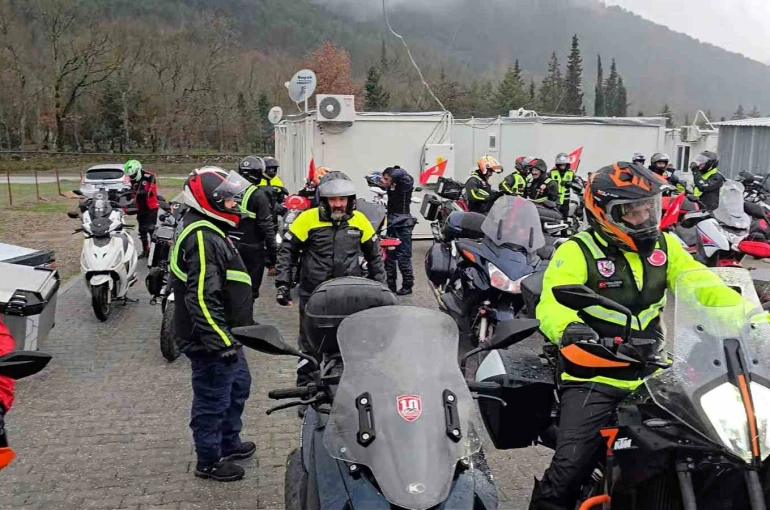 Sındırgı’da depremzedelere motorcu morali