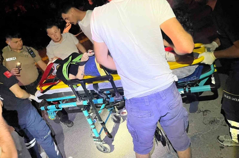 Sındırgı’da otomobil kanala uçtu: 2 yaralı