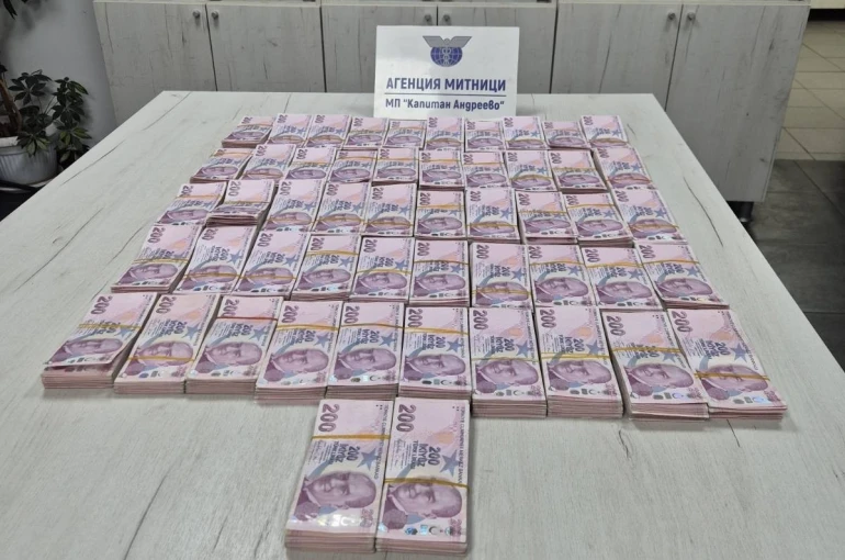 Sınır kapısında yolcu otobüsünde 1 milyon 40 bin lira ele geçirildi