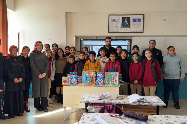 Sınırdaki öğrencilere "akıl ve zeka oyunları" desteği