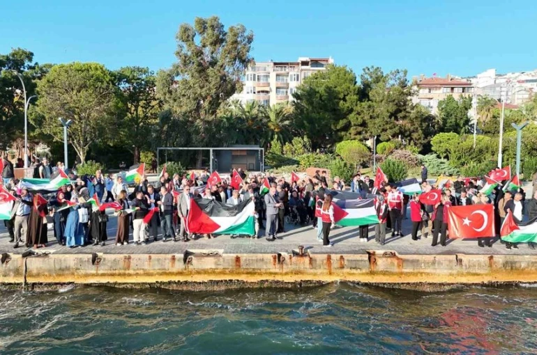 Sinop’ta balıkçılardan Filistin’e destek korteji