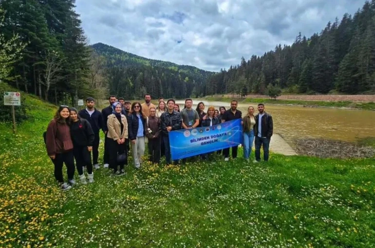Sinop’ta gençler doğanın izini sürdü