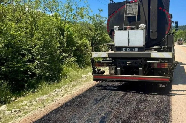Sinop’ta köy yolları yenileniyor