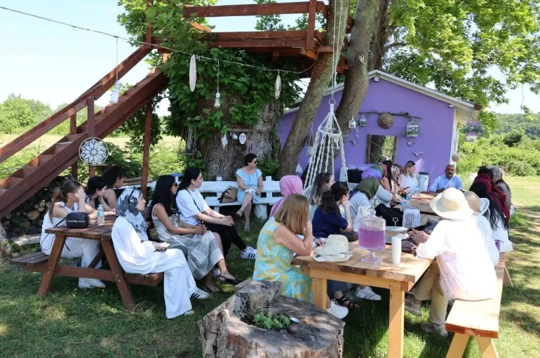 Sinop’ta lavanta bahçesinde bilimsel söyleşi
