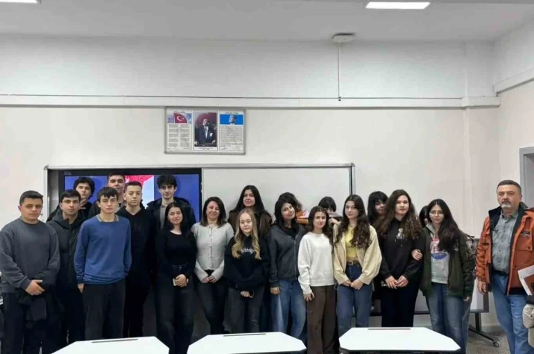 Sinop’ta öğrenciler dijital becerilerini atölyede geliştirdi