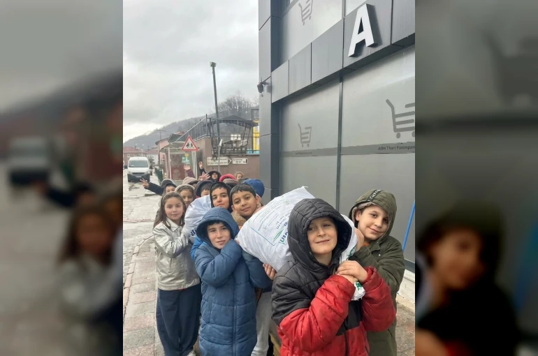 Sinop’ta öğrenciler topladıkları mavi kapakları derneğe gönderdi