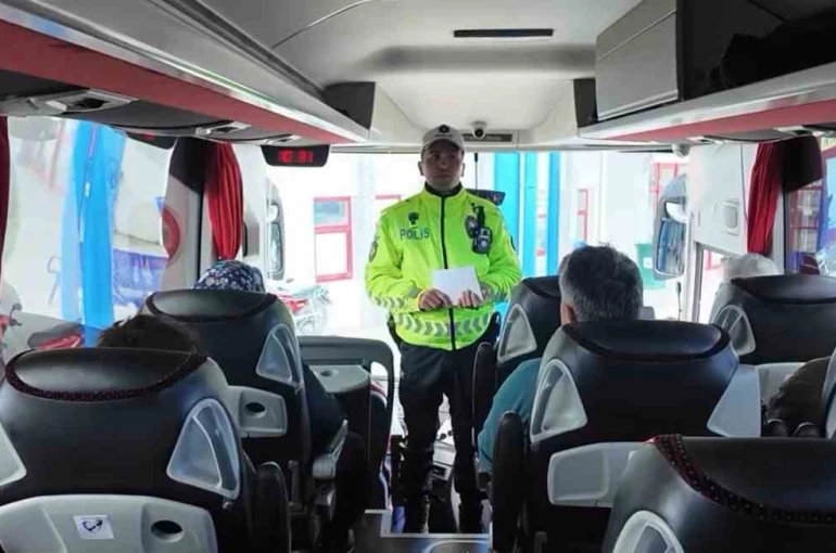 Sinop’ta polisten yolculara ’kemer’ uyarısı