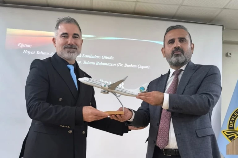 Şırnak Şerafettin Elçi Havalimanı çalışanlarına ’Aile Yılı’ konferansı