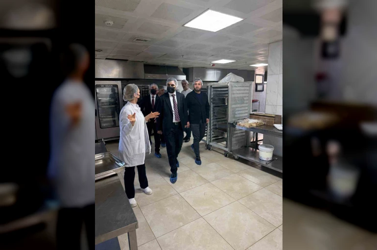 Şırnak’ta 3 bin aileye umut olan hizmet: Yemek üretim süreci yerinde incelendi