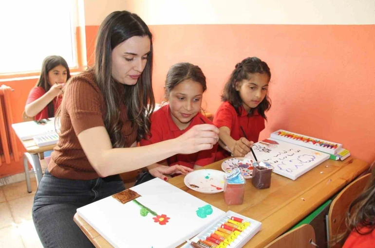 Şırnak’ta çocukların dilekleri 106 balonla gökyüzüne taşındı