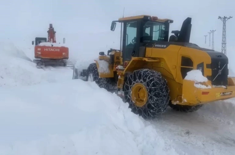 Şırnak’ta karla mücadele çalışmaları devam ediyor