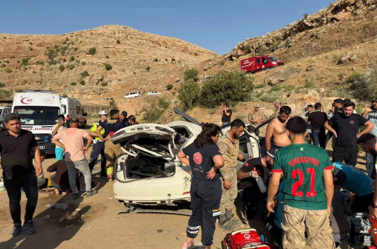 Şırnak’ta otomobil şarampole yuvarlandı: 2 ölü, 2 yaralı