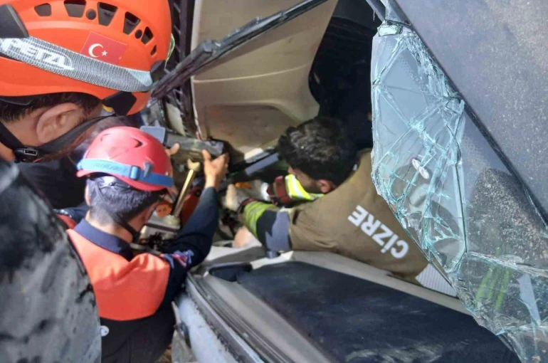 Şırnak’ta tır devrildi: 1 yaralı