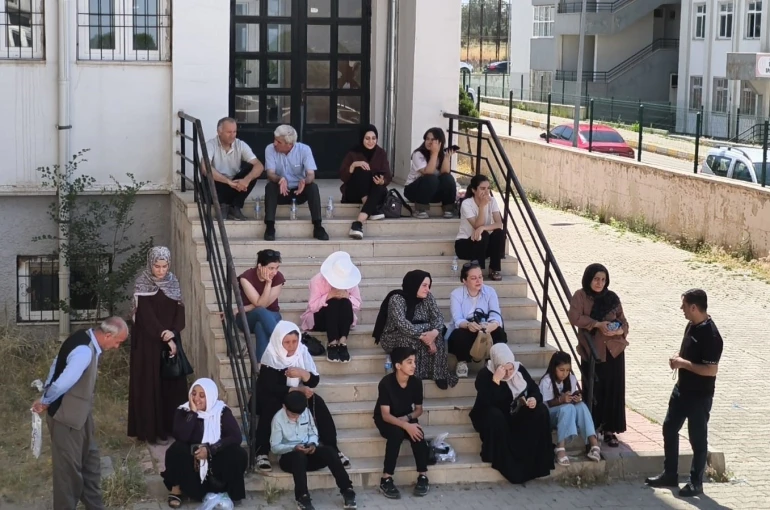 Şırnak’ta YKS heyecanı: Sınava geç kalanları emniyet yetiştirdi