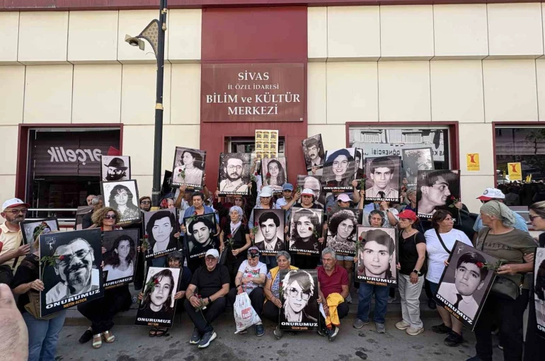 Sivas olaylarında hayatlarını kaybedenler anıldı