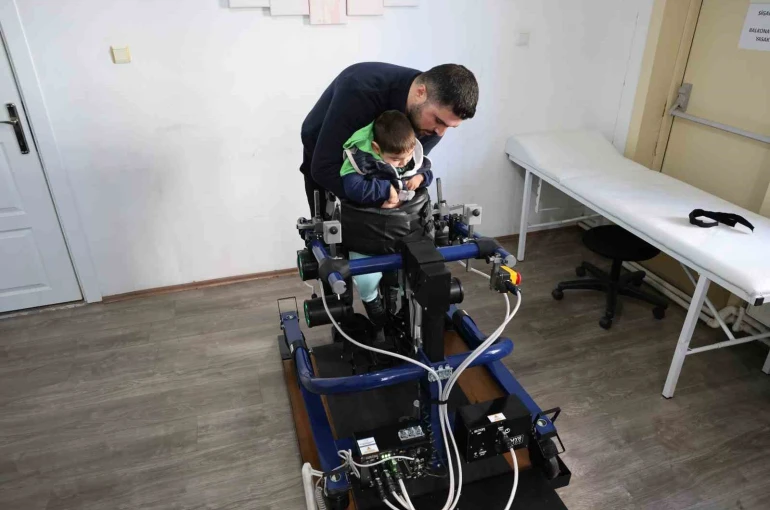 Sivas’ın ilk ve tek mobil yürüme robotu yürüme güçlüğü çeken çocuklara umut oluyor