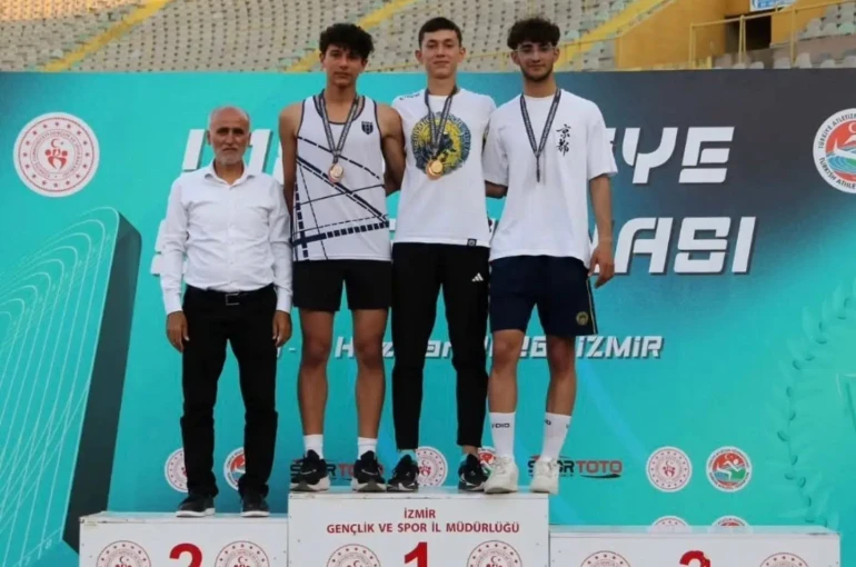 Sivaslı atletler madalya ile döndü