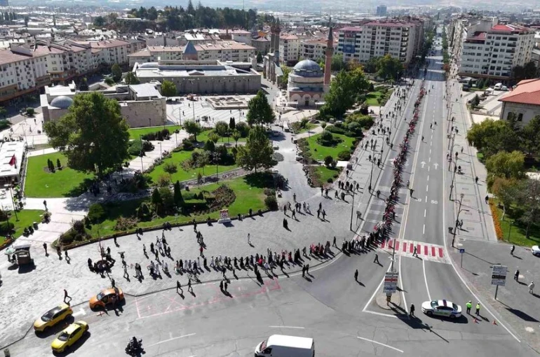 Sivaslı kadınlardan Gazze için ’Sessiz çığlık zinciri’