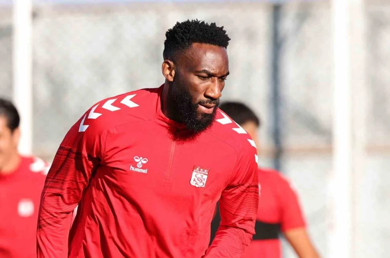 Sivasspor, Aaron Appindangoye’nin sözleşmesini yeniledi
