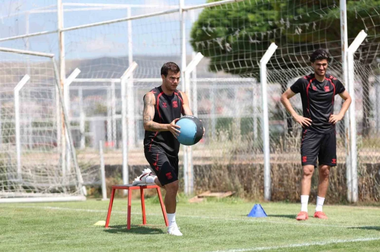 Sivasspor, çift idmanla yeni sezona hazırlanıyor
