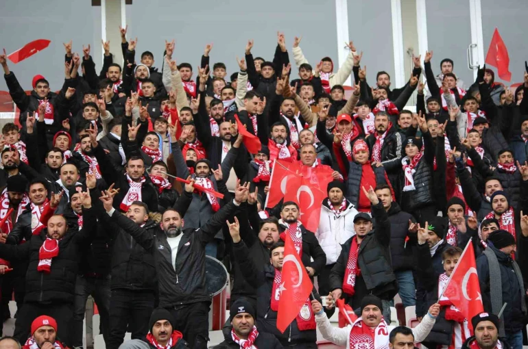 Sivassporlu taraftarlar, Amed Sportif Faaliyetler maçına ilgi gösterdi