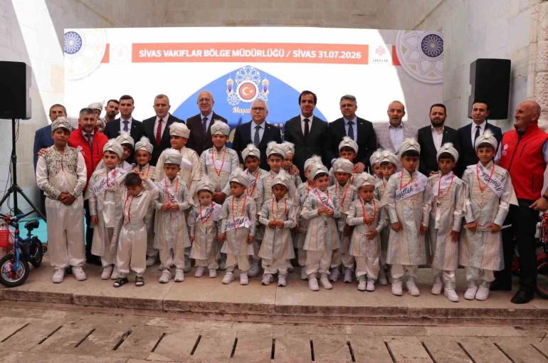 Sivas’ta çocuklar 5 asırlık vakıf geleneğiyle sünnet şöleninde buluştu