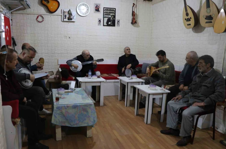 Sivas’ta farklı konsept, bu kahvehanede oyun yok, müzik var 